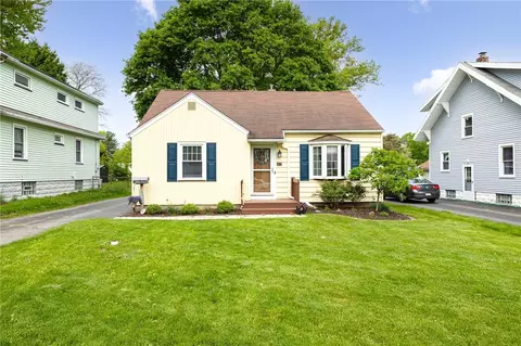 93 Willowbrook Rd, Greece, NY 14616