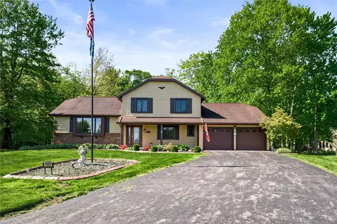 105 Hidden Spring Cir, Greece, NY 14616