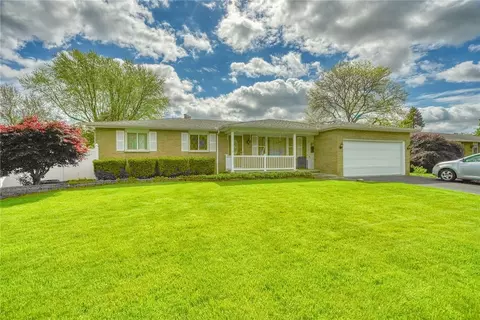 173 Dorian Ln, Greece, NY 14626