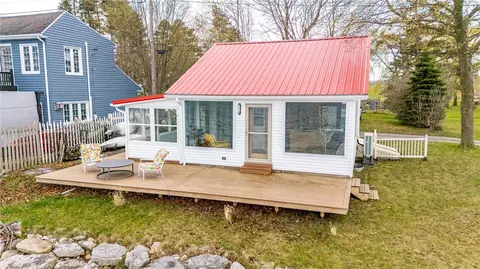 10483 Willow Ln, Yates, NY 14098