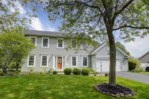 19 Hutton Cir, Riga, NY 14428