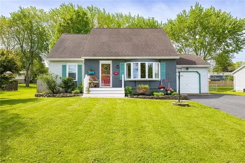 141 Raintree Ln, Parma, NY 14468