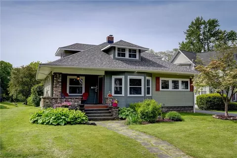 107 Myrtle St, Le Roy, NY 14482