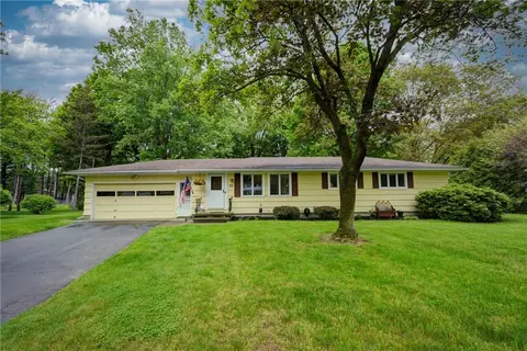 22 White Oak Ln, Perinton, NY 14450