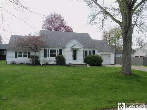 28 Lowell Pl, Pomfret, NY 14063