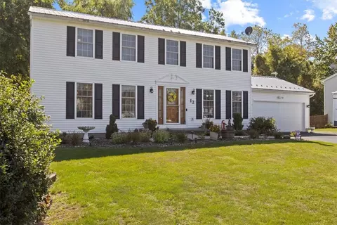 12 Traciann Dr, Hamlin, NY 14464