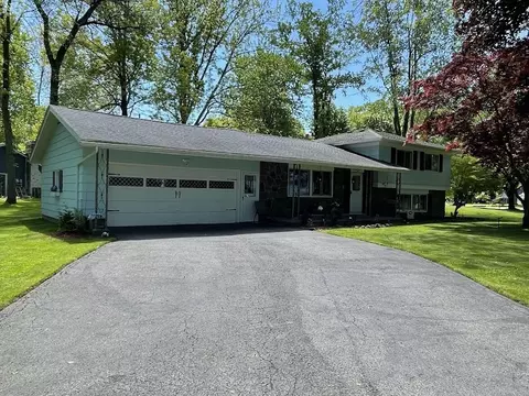 15 Bright Oaks Dr, Chili, NY 14624