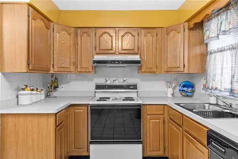 112 Lafayette Rd, Irondequoit, NY 14609 photo 9