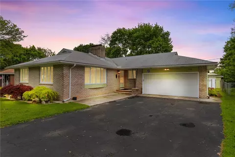 112 Lafayette Rd, Irondequoit, NY 14609