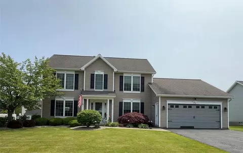 71 Carrie Marie Ln, Parma, NY 14468