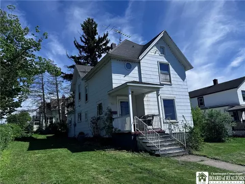 83 E Doughty St, Dunkirk, NY 14048