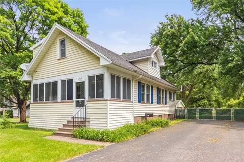 206 Dearcop Dr, Gates, NY 14624