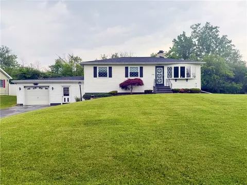 2988 East Ave, Waterloo, NY 13165