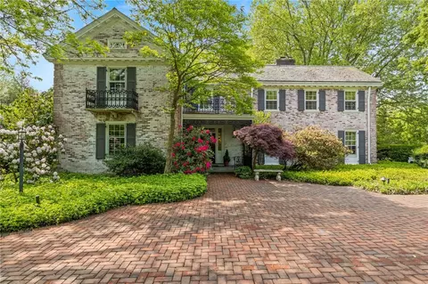 16 Mitchell Rd, Pittsford, NY 14534