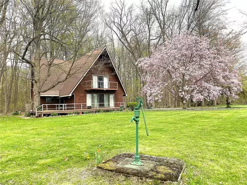 1476 Grange Hall Rd, Junius, NY 14532