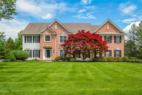 55 Meadow Cove Rd, Pittsford, NY 14534