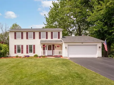 64 Stone Fence Cir, Greece, NY 14626