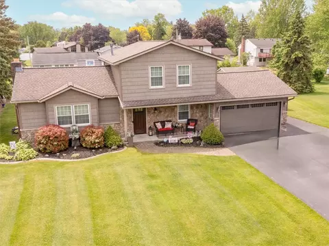 57 Stone Fence Cir, Greece, NY 14626