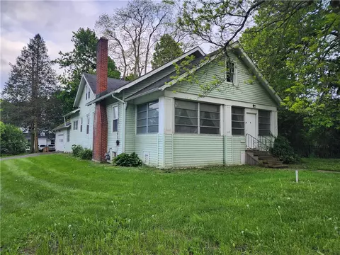 86 Main St N, Perry, NY 14530