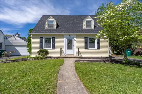 22 Idyllwood Ln, Irondequoit, NY 14617