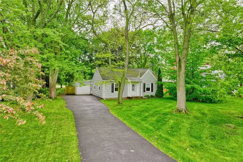 35 Daytona Ave, Webster, NY 14580