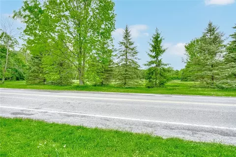 000 Shoemaker Rd, Webster, NY 14580 photo 3