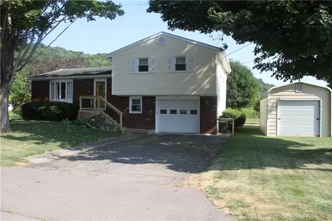 17 Hillview Dr, Bath, NY 14810