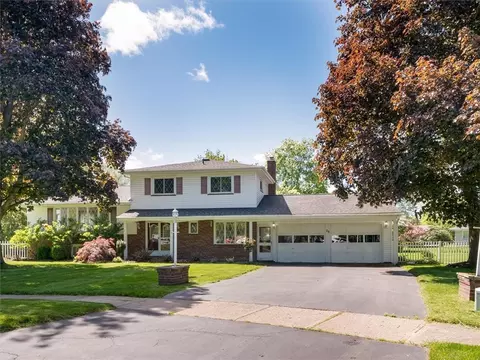 28 Kernwood Dr, Gates, NY 14624
