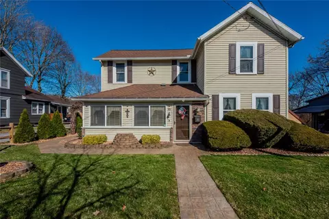 11 Lackawanna Ave, Mount Morris, NY 14510