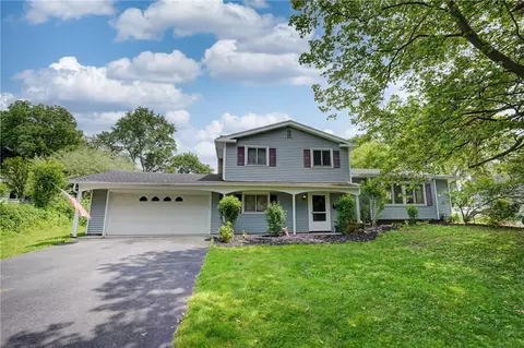 31 Wedgewood Dr, Penfield, NY 14526