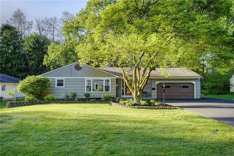 12 Edgewood Dr, Penfield, NY 14526