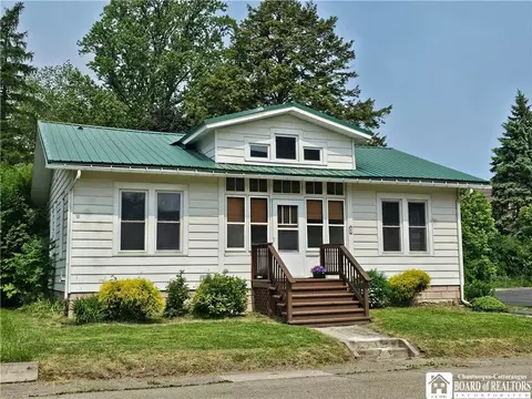 1 Parkway St, Hanover, NY 14136