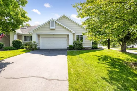 3 Legacy Oak Trl, Pittsford, NY 14534