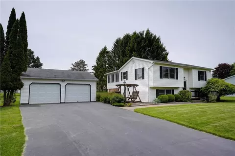 7268 Kober Dr, Lima, NY 14485