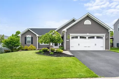 1100 Harlowe Ln, Farmington, NY 14425