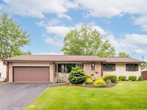 39 Sahara Dr, Gates, NY 14624