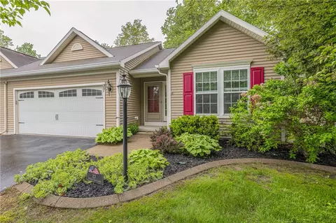 27 Angela Villa Ln, Greece, NY 14626