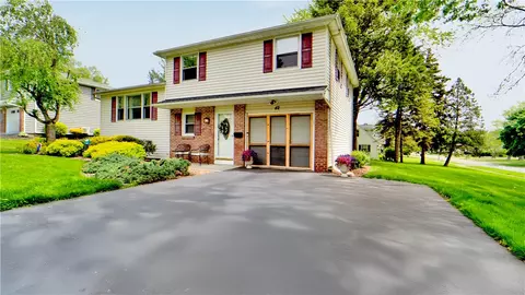 42 Rigney Ln, Greece, NY 14612