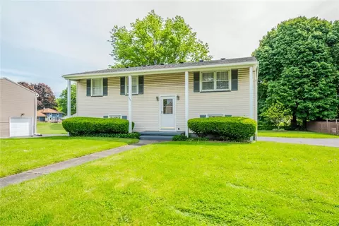 558 Fetzner Rd, Greece, NY 14626