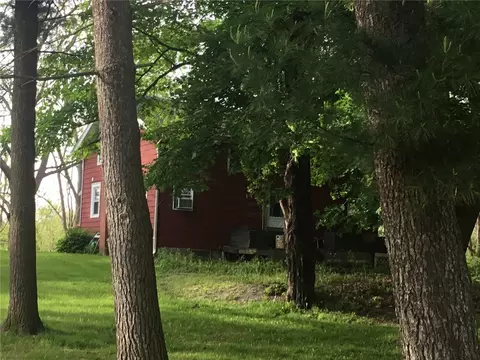 7092 E Bethany Leroy Rd, Le Roy, NY 14482