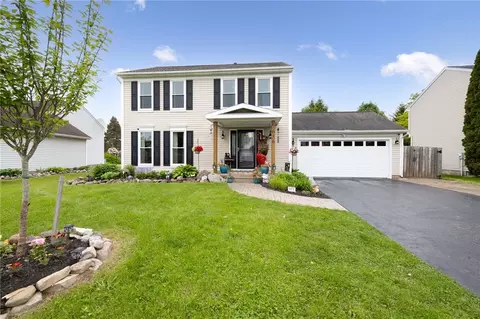 636 Bayberry Ln, Macedon, NY 14502