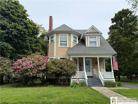 41 Maple Ave, Pomfret, NY 14063
