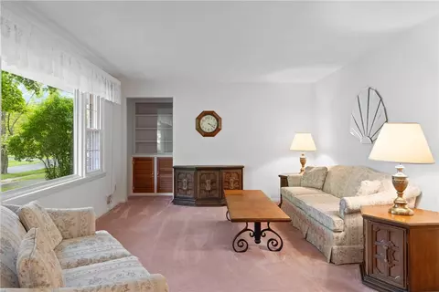 136 Cranbrooke Dr, Irondequoit, NY 14622 photo 7
