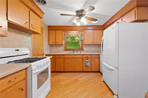 136 Cranbrooke Dr, Irondequoit, NY 14622 photo 18
