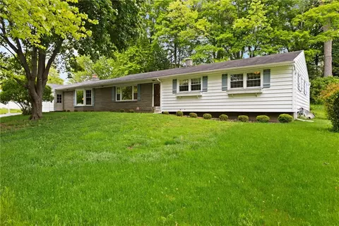 136 Cranbrooke Dr, Irondequoit, NY 14622