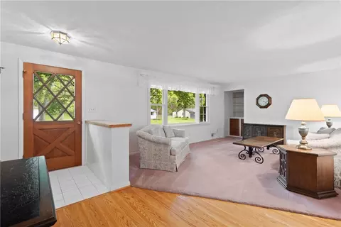 136 Cranbrooke Dr, Irondequoit, NY 14622 photo 5