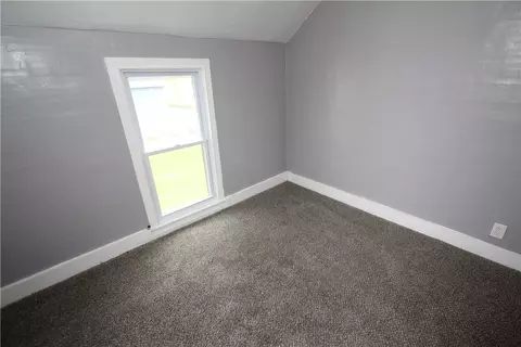 Bedroom - 569 Washington Ave, Irondequoit, NY 14617 photo 2 of 8