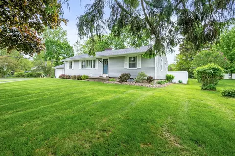 669 Webster Rd, Webster, NY 14580 photo 2