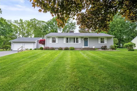 669 Webster Rd, Webster, NY 14580