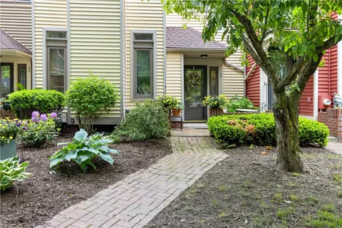 26 Cornhill Pl, Rochester, NY 14608